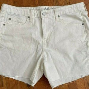 Women's Universal Thread Mid-Rise White Shorts